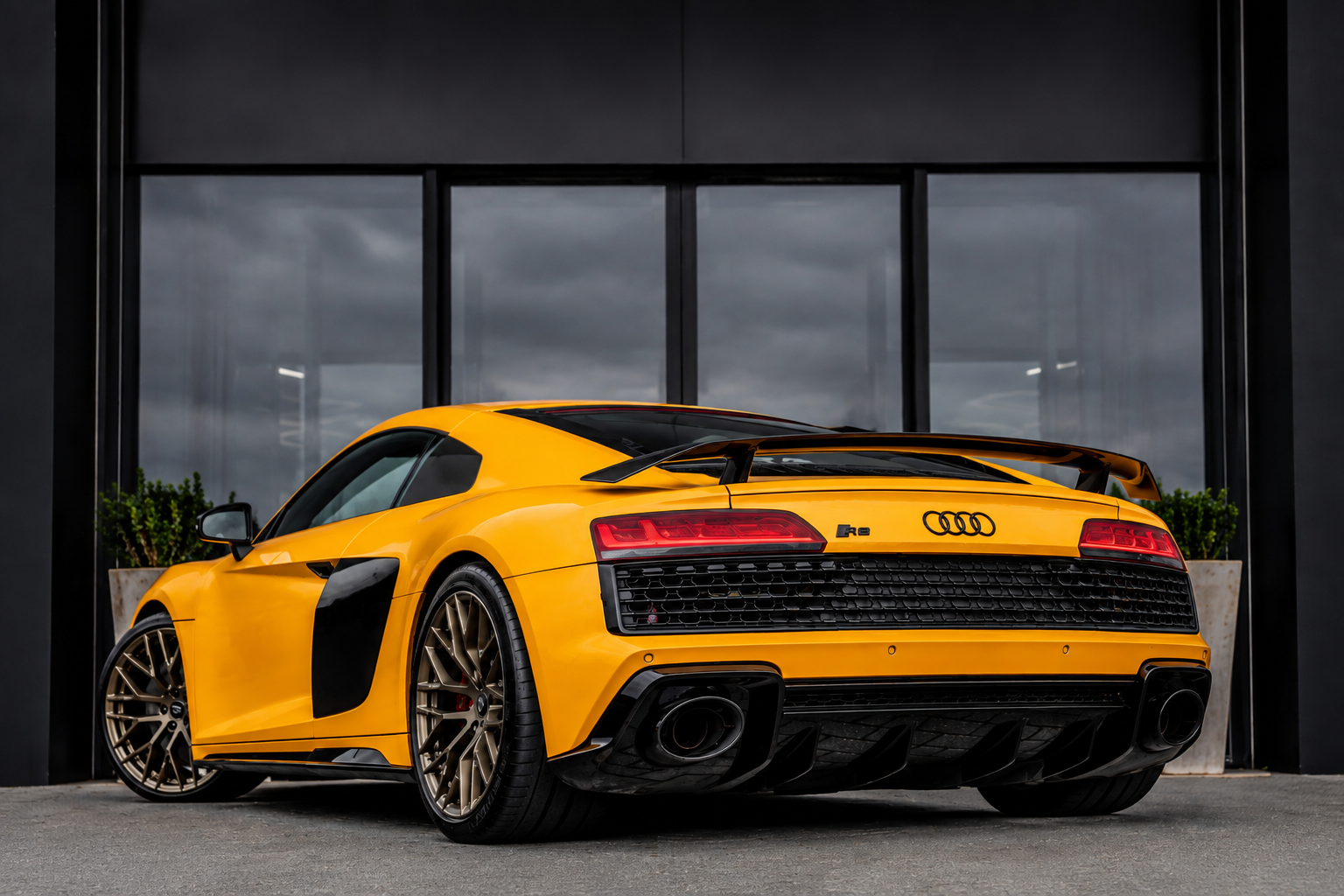 Audi R8 V10 Performance, rear three-quarter view with rear wing